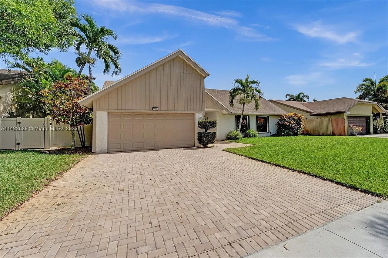 10211 NW 24th Ct
