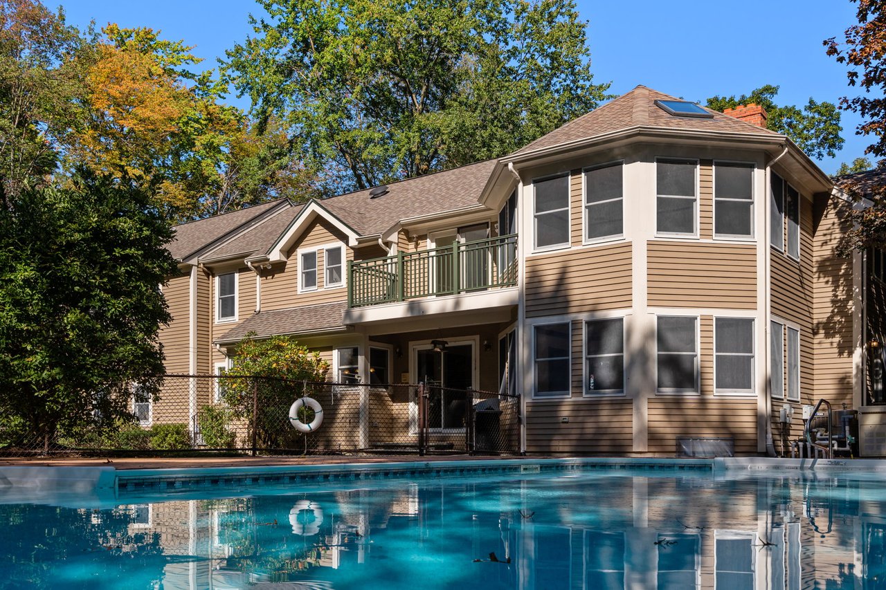 4 Leslie Rd