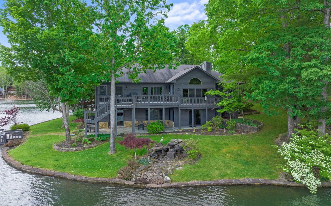 Wallace Luxury Spotlight | 160 Motthaven Drive Crossville, TN 38558