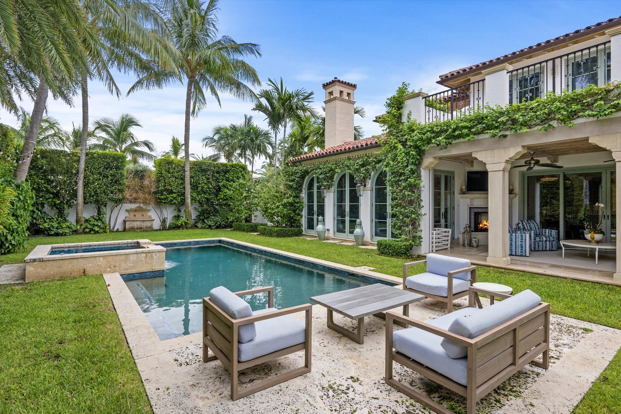 Picturesque Ocean Block Residence Near Town