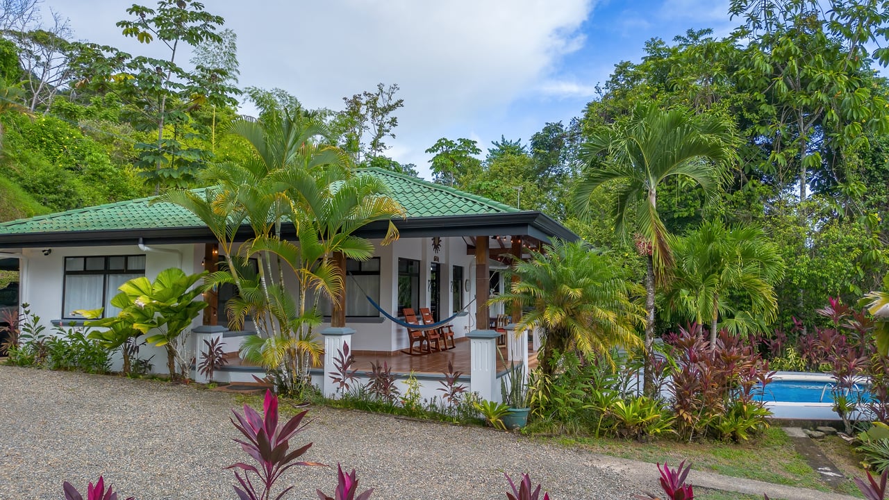 Two Ocean View Homes in Exclusive Marina Vista, Escaleras