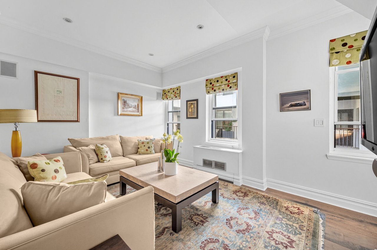 3 Hanover Square, 22B