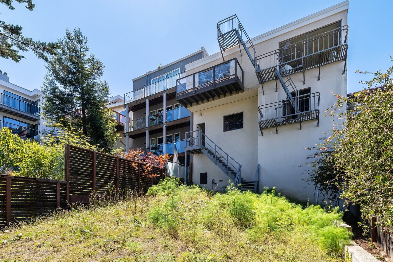 633 Grand View Ave