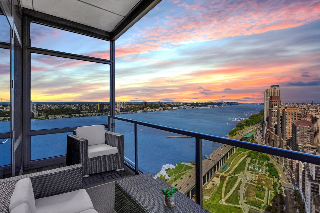 60 Riverside Boulevard, #PH-3901