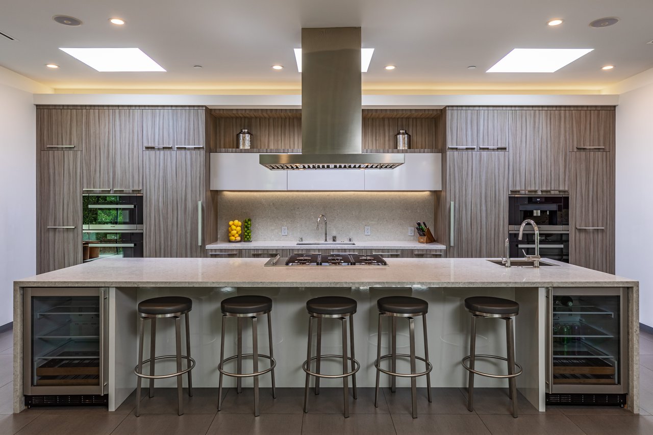 2002 LOMA VISTA DR