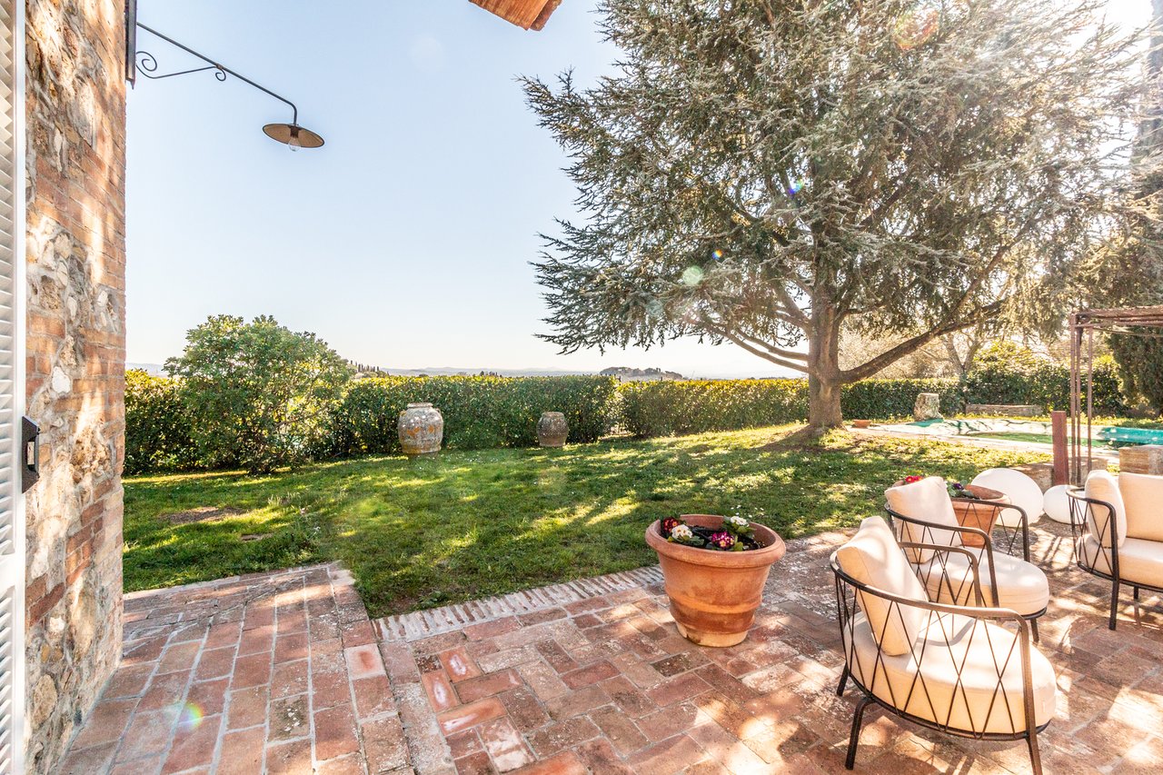 Tuscan Villa With Panoramic Country Views