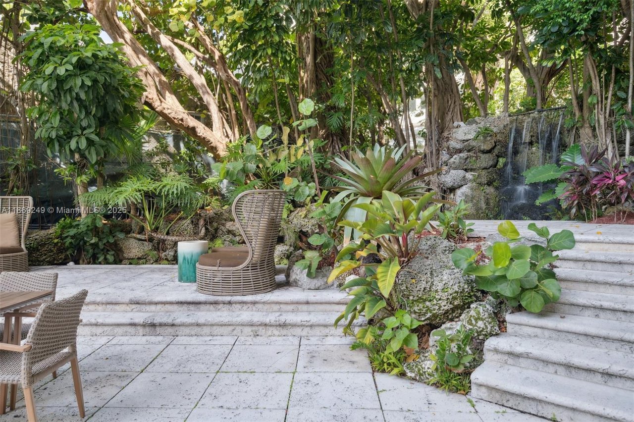 2951 S Bayshore Drive | Unit 917