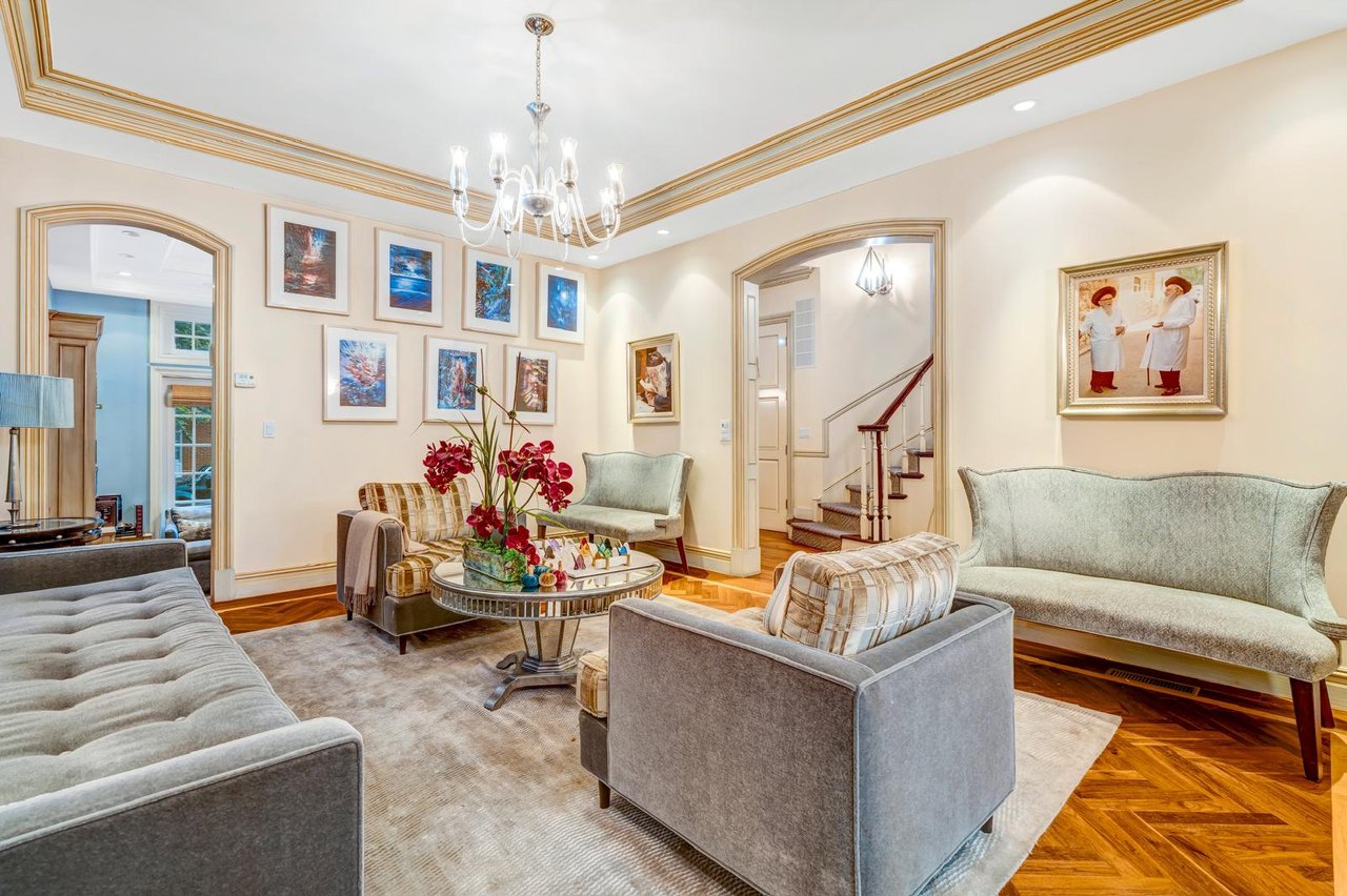 850 E 23rd Street private house