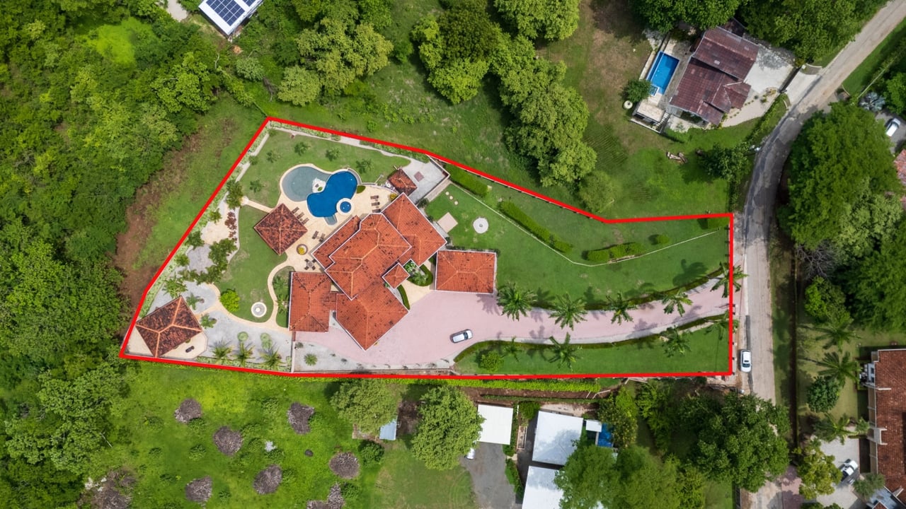 Exquisite Estate in Catalina Cove – Walk to the Beach, Live the Dream
