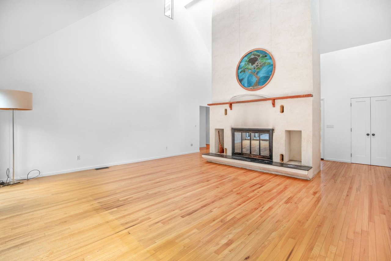 42 DAVIS DR