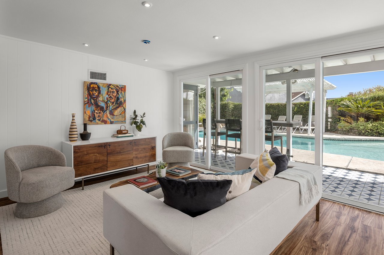 Tustin Cliff Home May For Sale