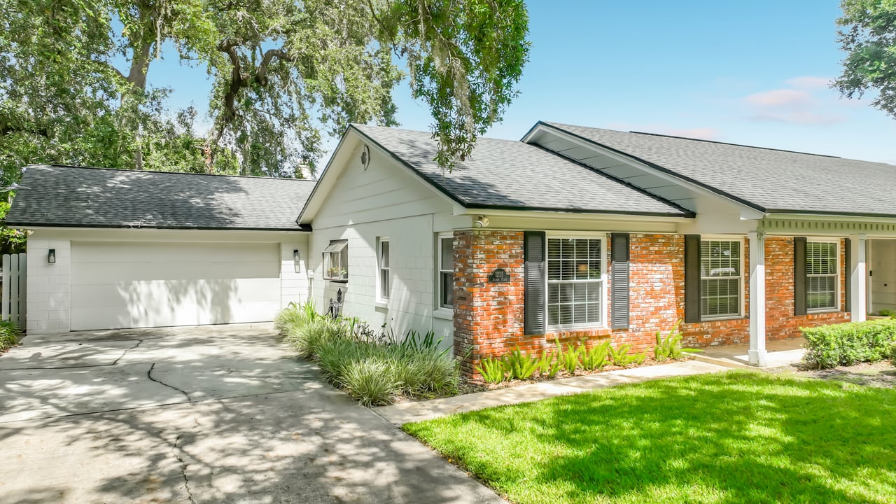 Winter Park Vias Traditonal 5-Bedroom Home near Racquet Club