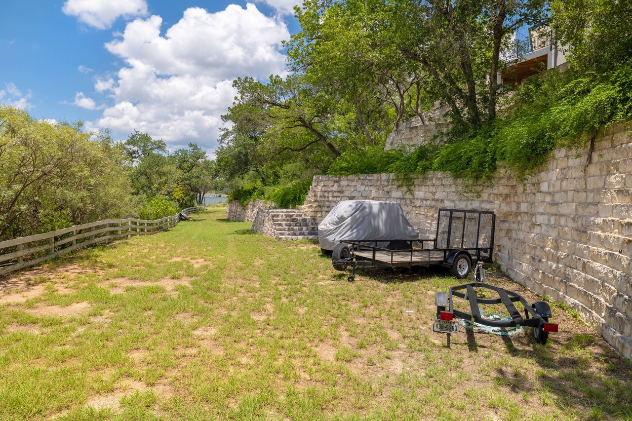 7206 Comanche Trail