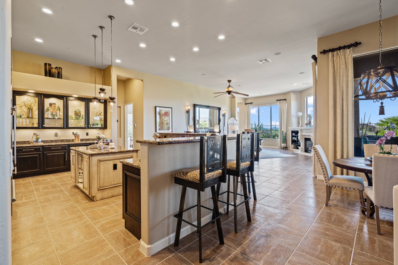 9812 E ROADRUNNER Drive