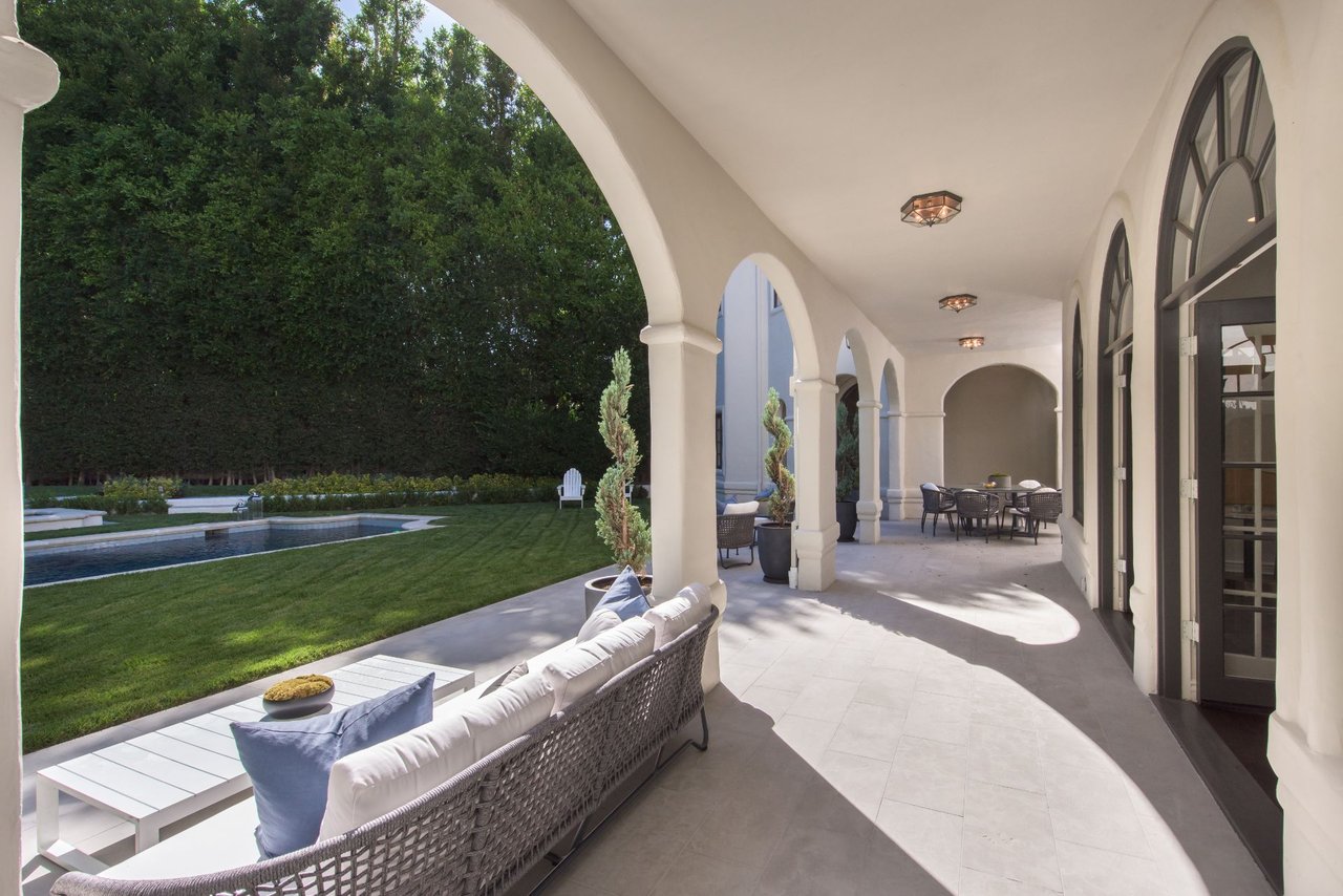 1275 Benedict Canyon Dr