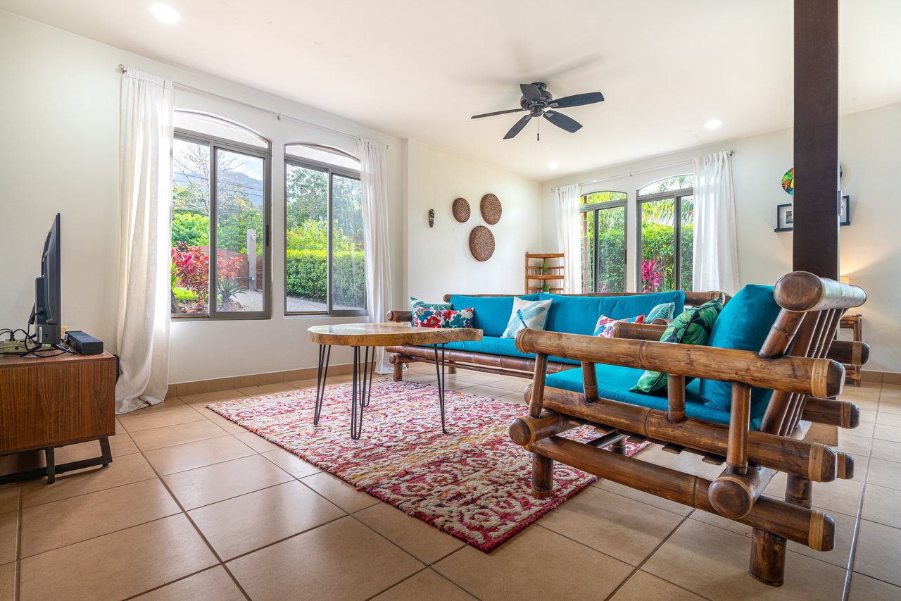 Casa Luna, 3bed /3bath Private Oasis, Convenient Location