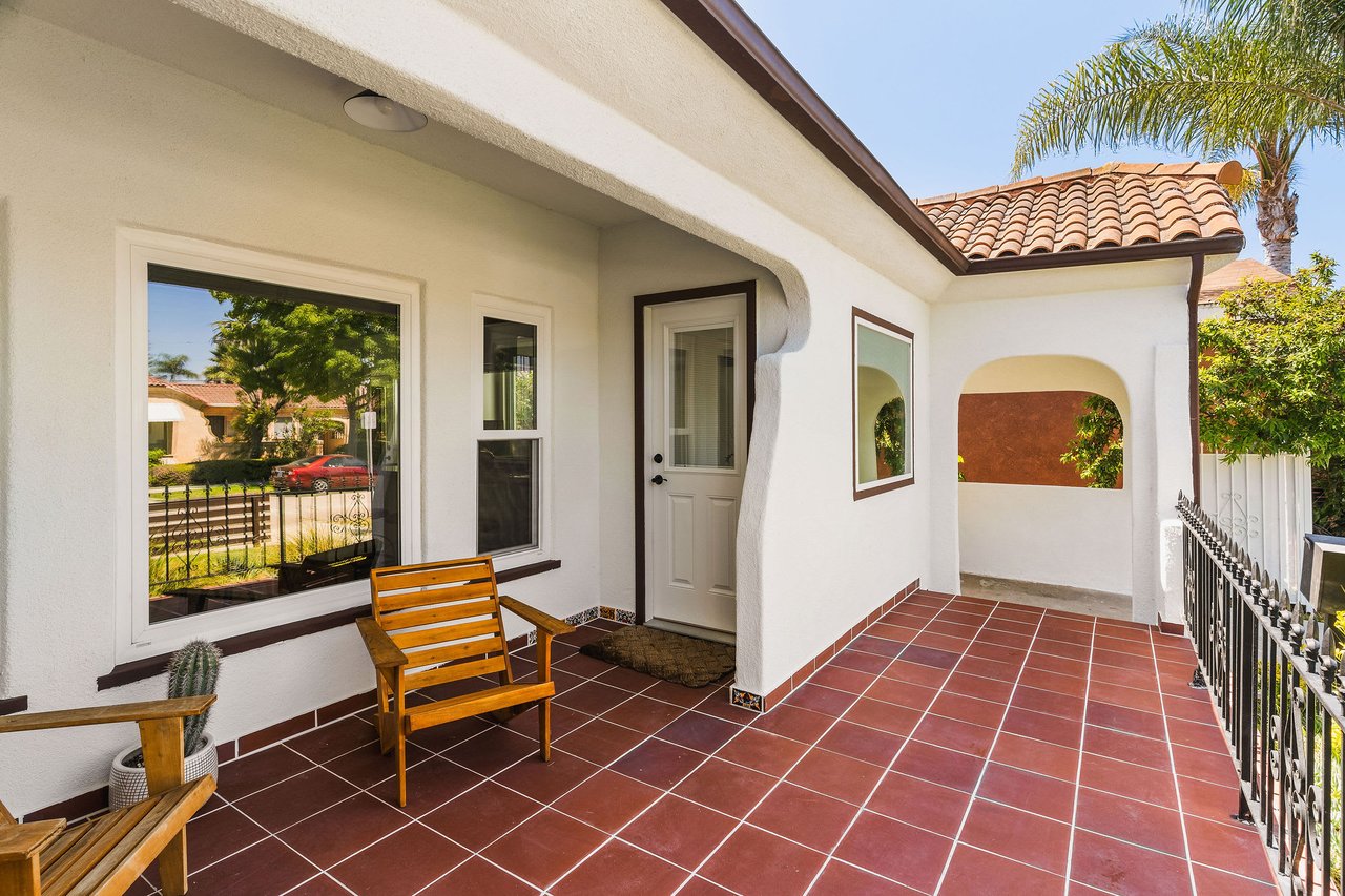 2112 S Mansfield Ave, Mid Los Angeles