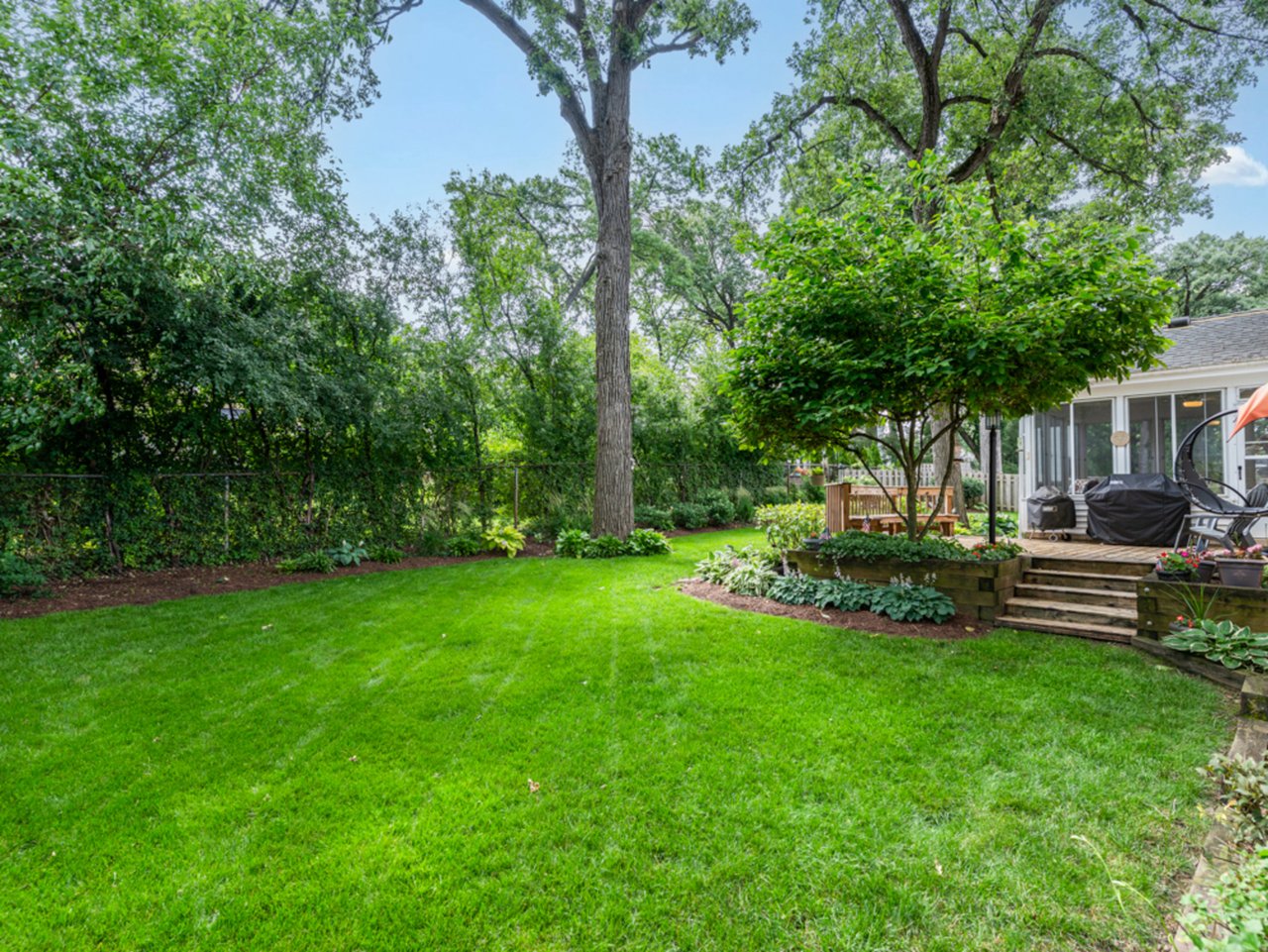 1235  Pin Oak Court