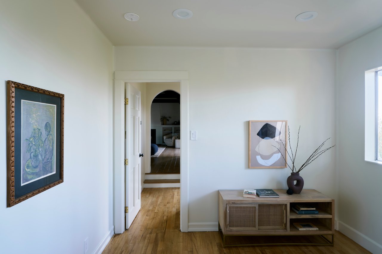11764 Laurelcrest Drive in Studio City