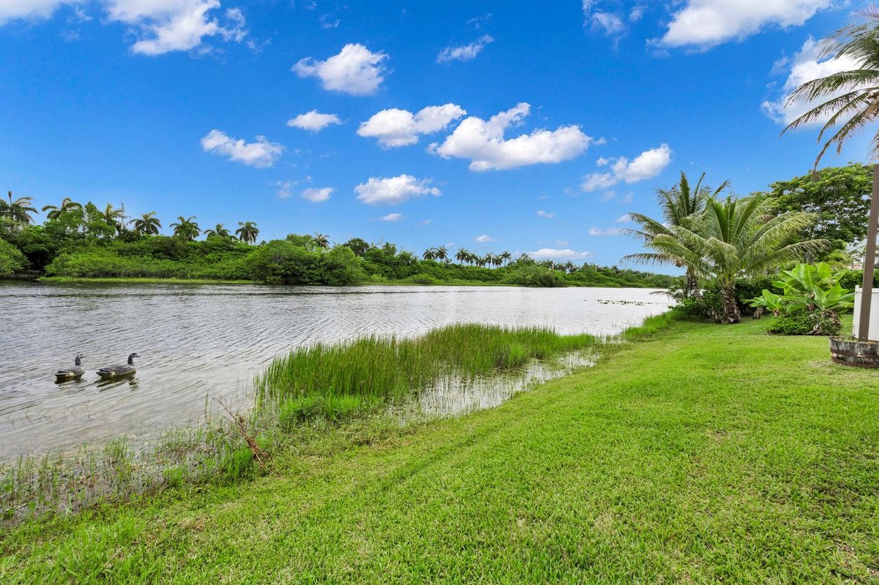 Lakefront Living in Silver Lakes