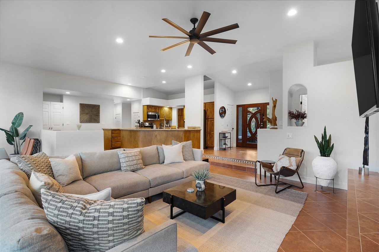 Mammoth Rock Lodge-New Family Home Remodeled, 2 Hot Tubs & Game Room