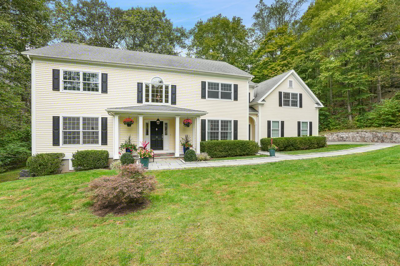 19 Ledgewood Lane