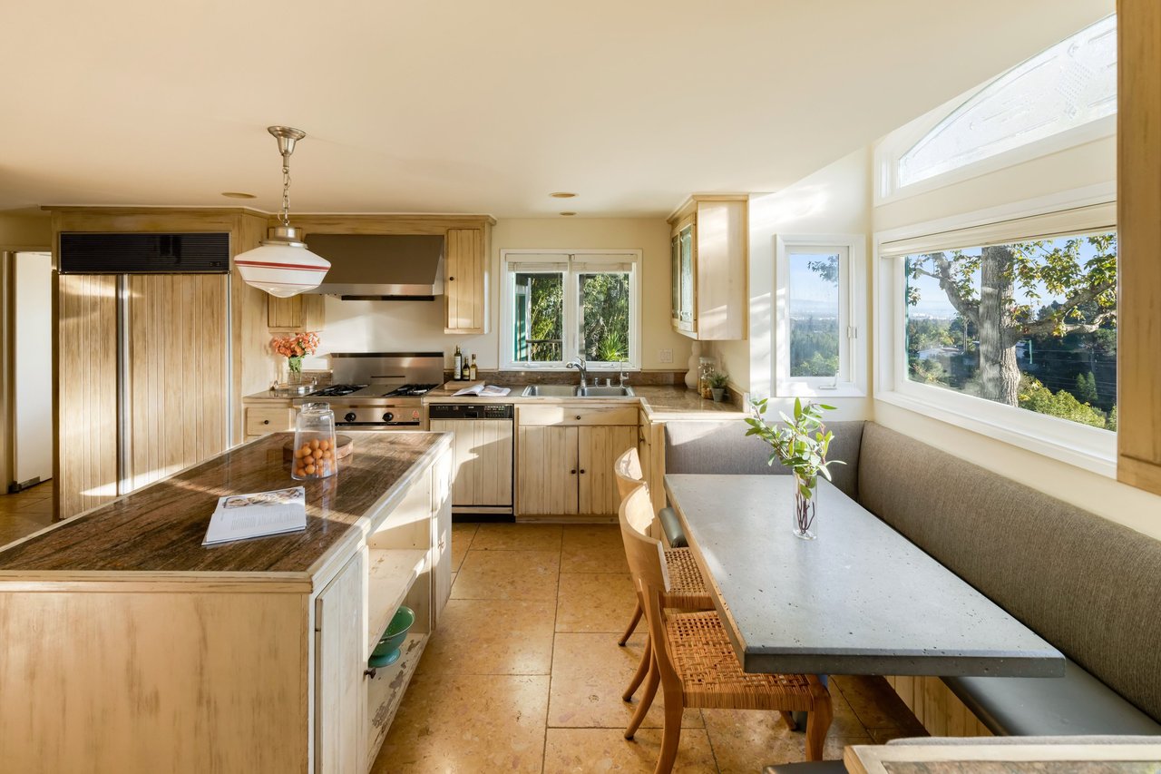 1030 N. Kenter Avenue