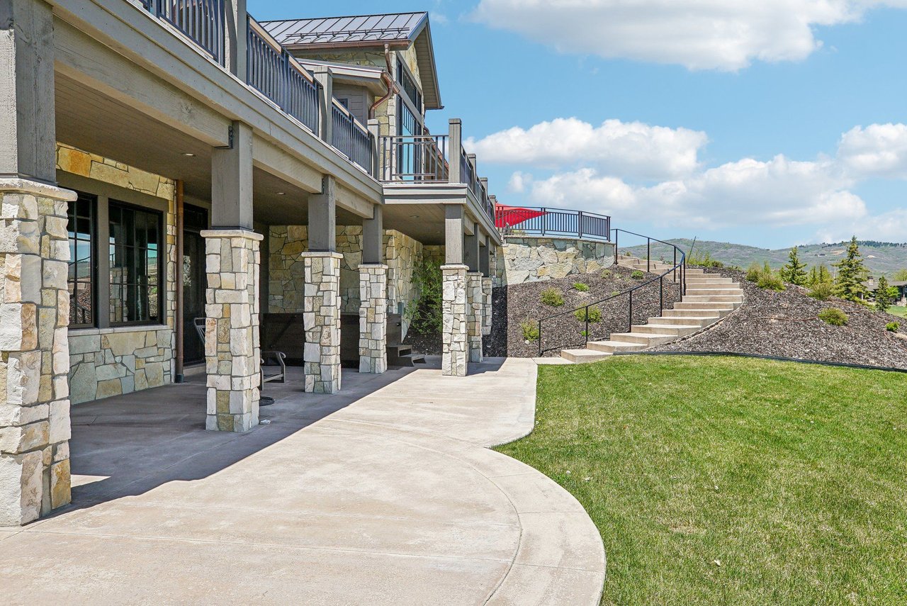 7242 Lupine Dr