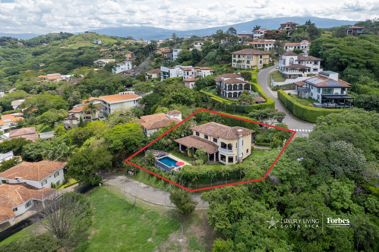 21471 - Luxury colonial house with 4 bedrooms, office, terrace and pool