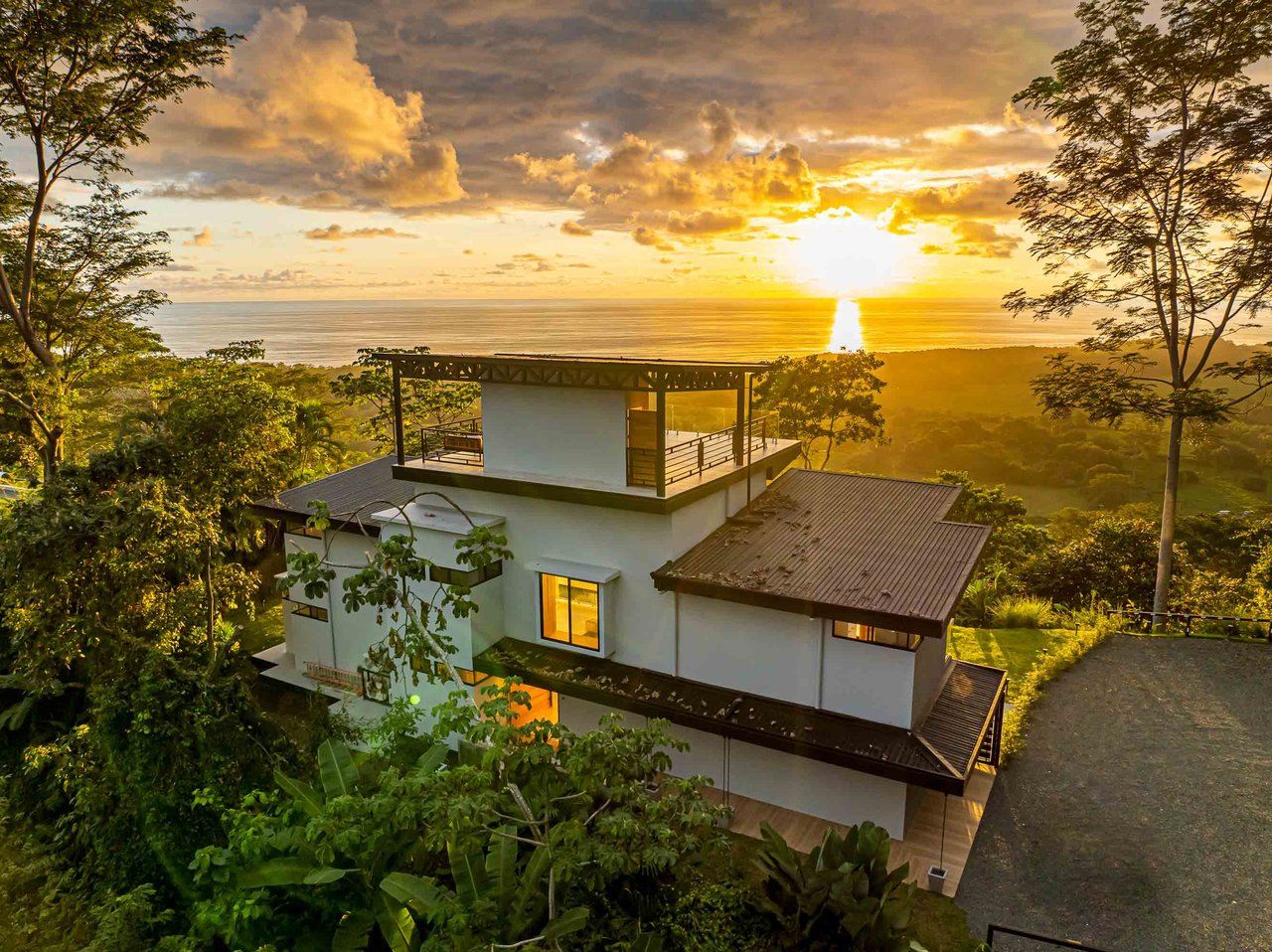 Exclusive Luxury Villa with Infinity Pool