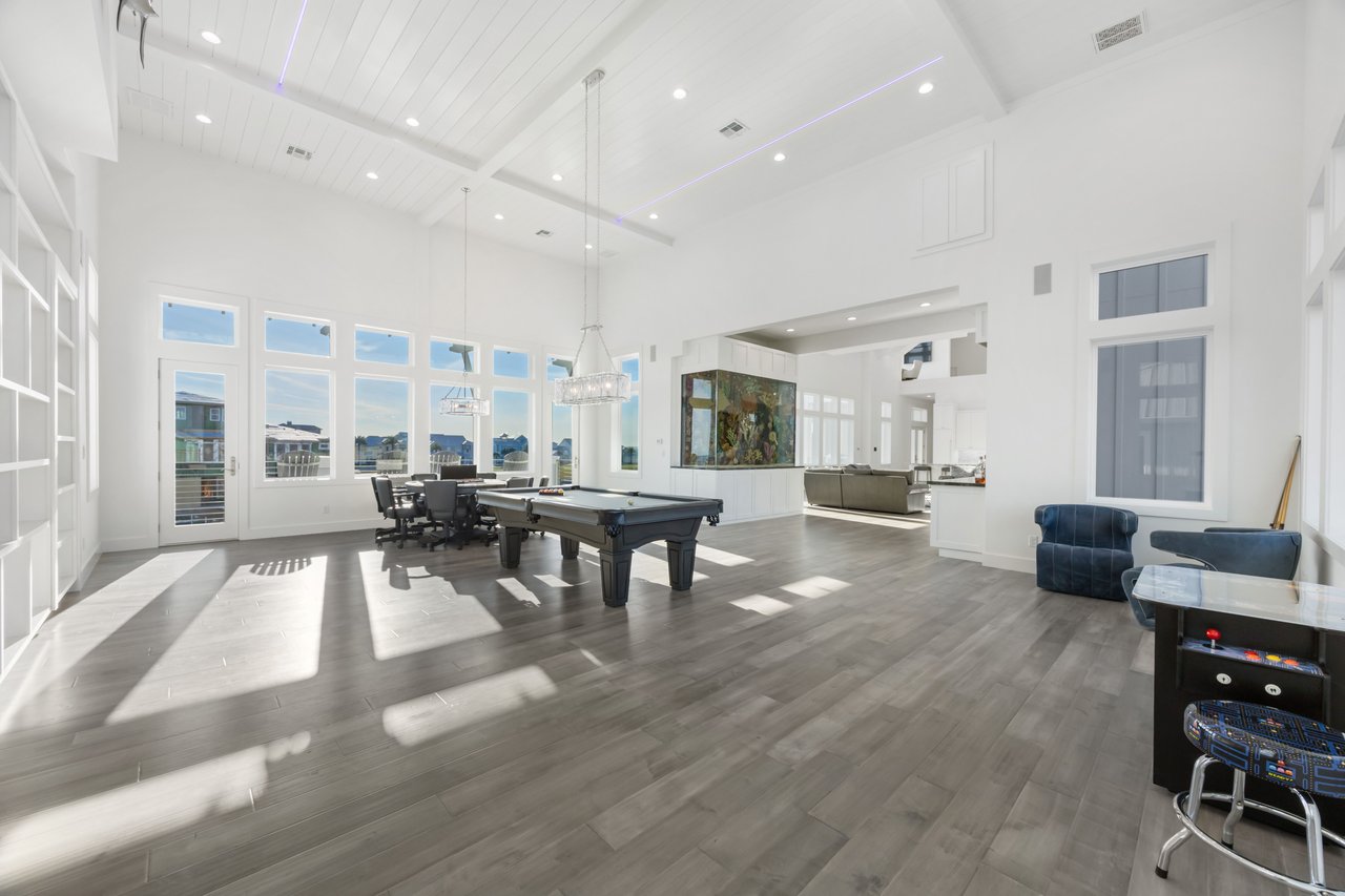 White Label - 305 Estes Drive