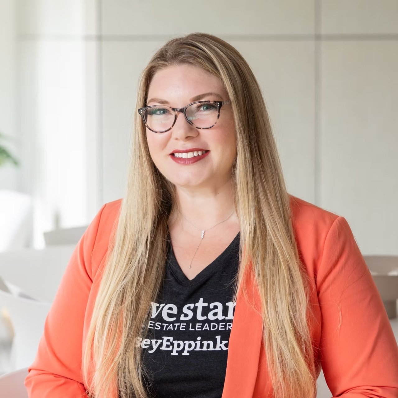 Lindsey Eppink Holland, MI Real Estate Agent Headshot