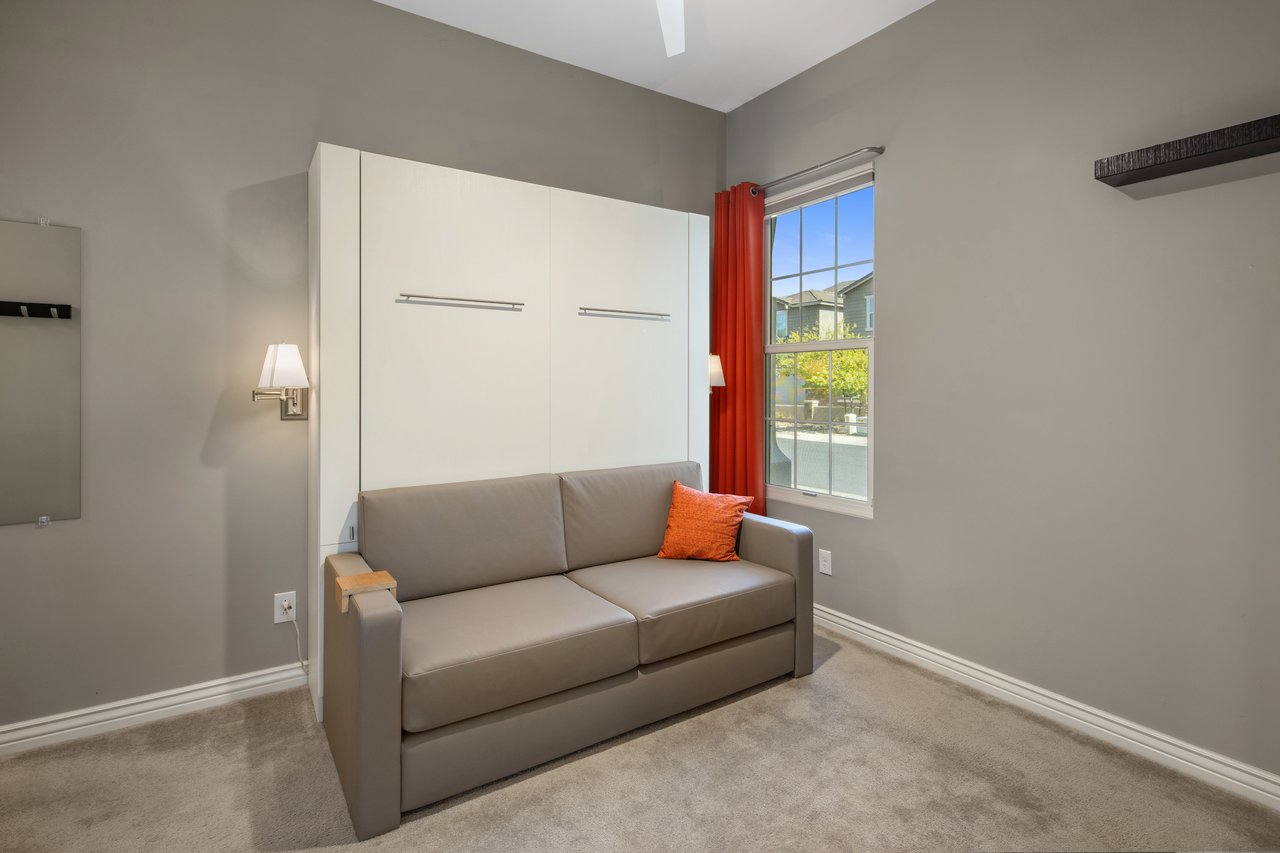 2932 E Madison Vistas