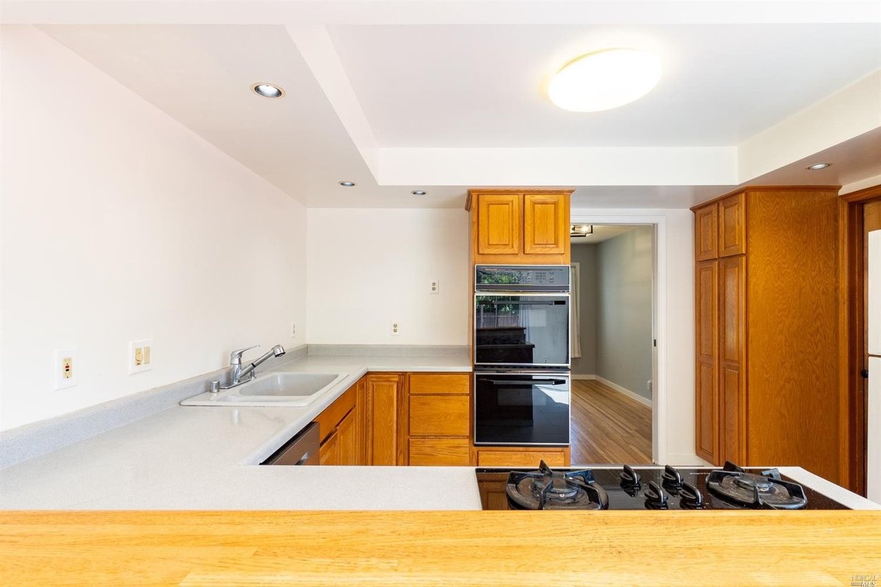 6 Boulevard Ct
