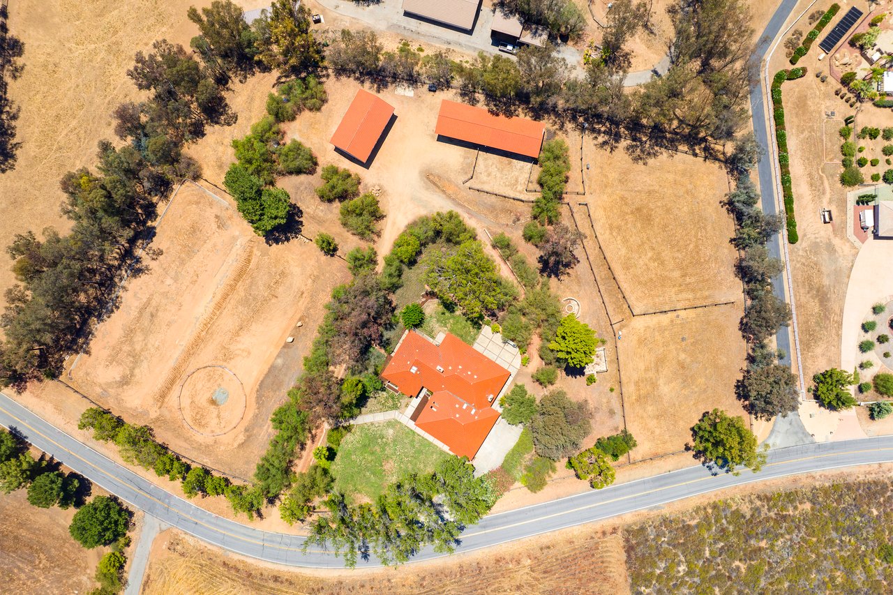 38785 Avenida Bonita