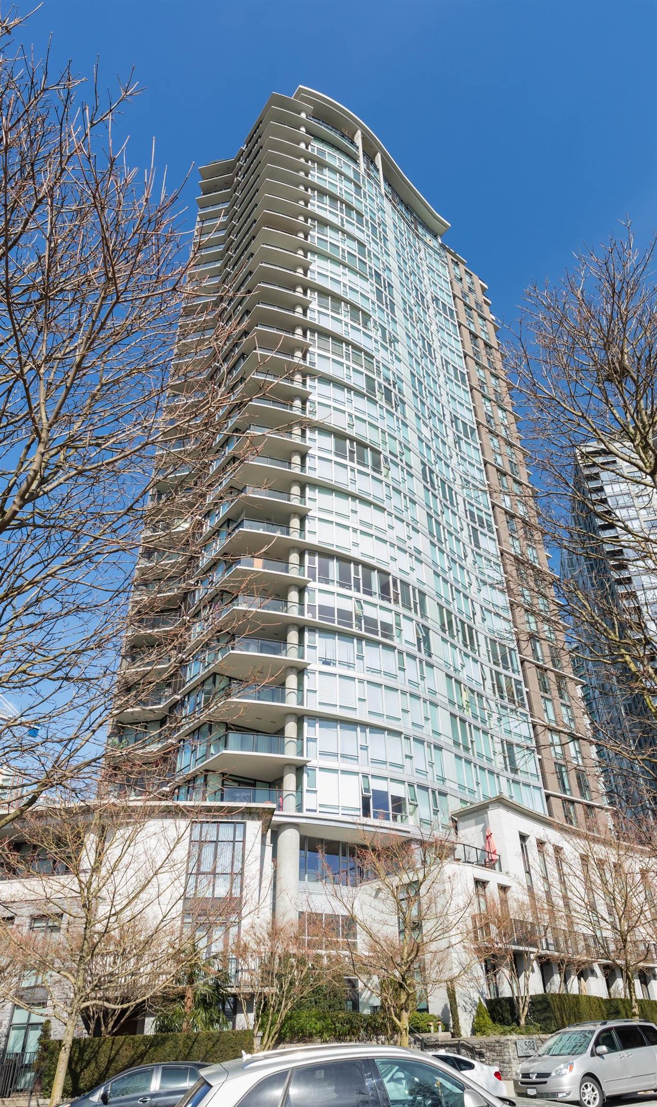 3302-583 Beach Cres