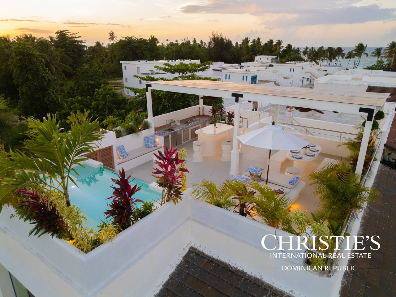 Sunrise Penthouse, Terrenas