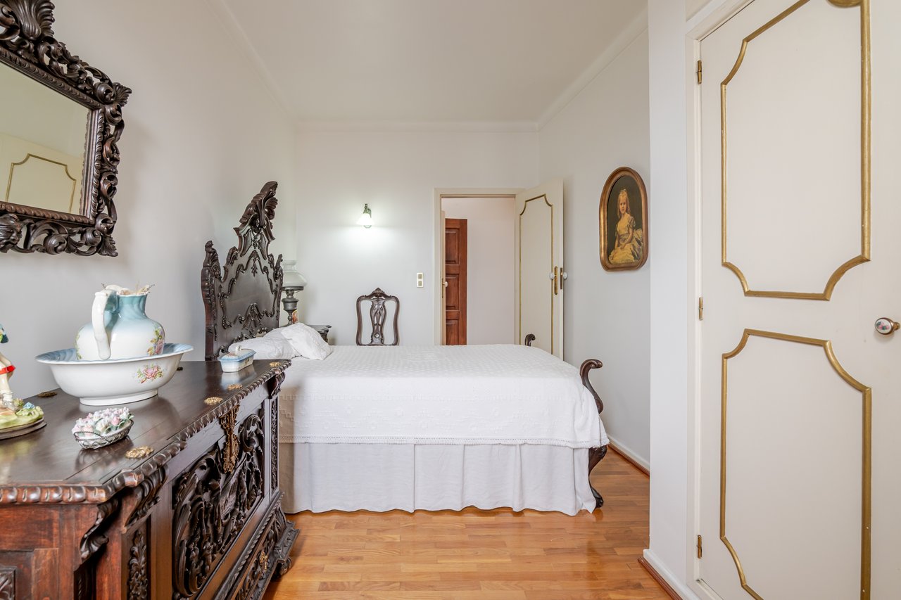 Rustic Four-Bedroom House with Private Land in Folhadela, Vila Real