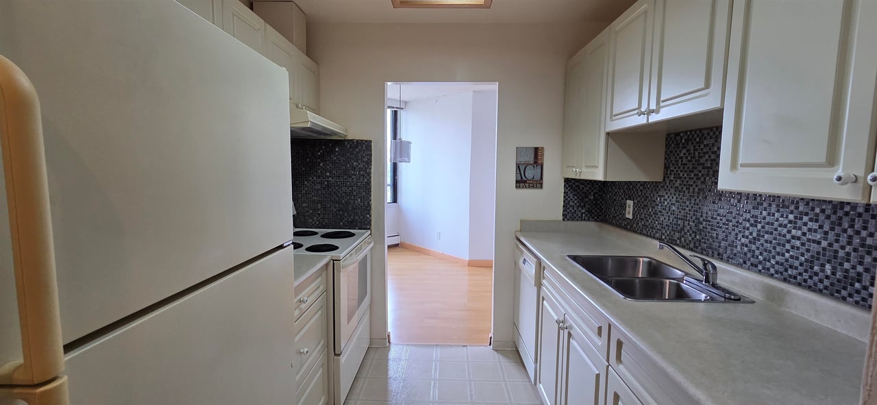 1103-710 Seventh Ave