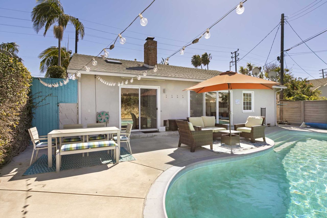 1109 Lake St