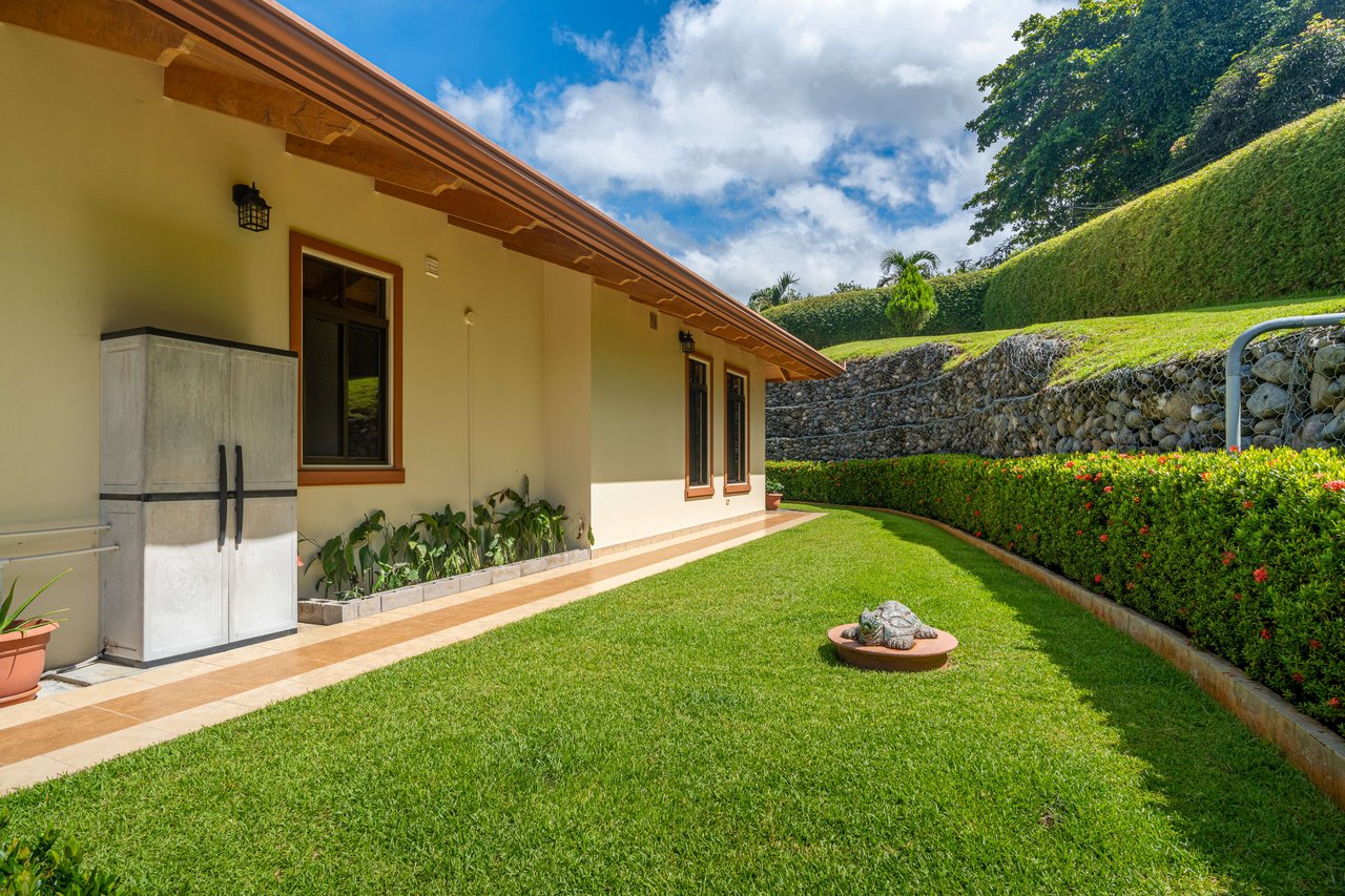 La Palma Custom Build 3 bedroom 2 bath - Prestine Condition