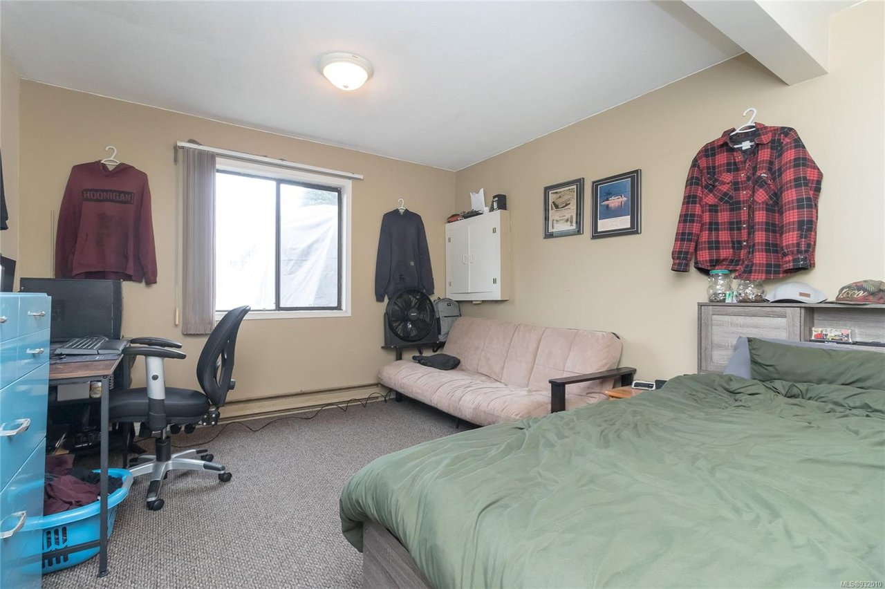 2838 Acacia Dr