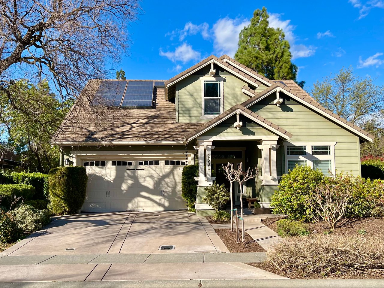 2301 Isle Royale Lane