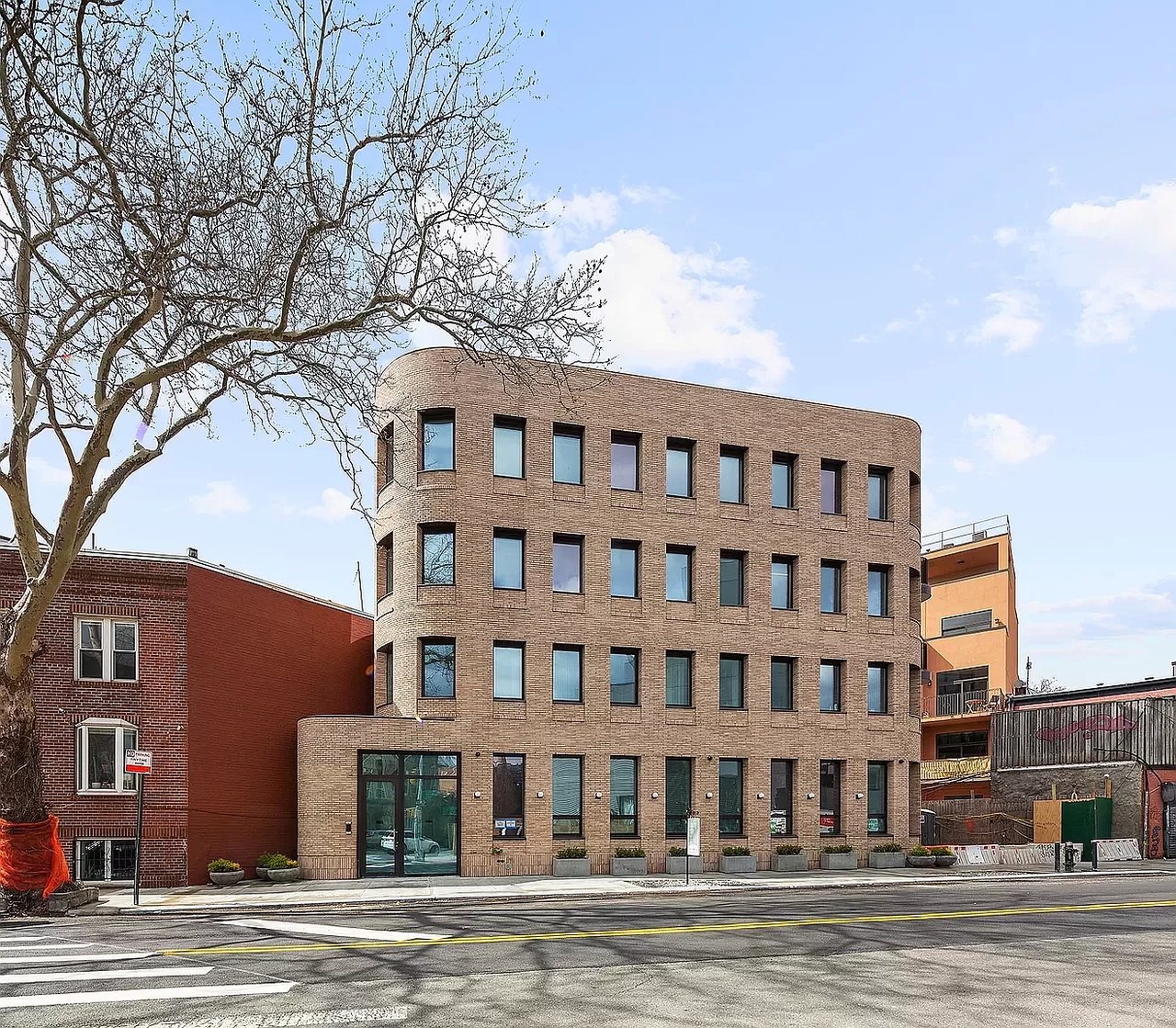 128 Woodpoint Road #4
