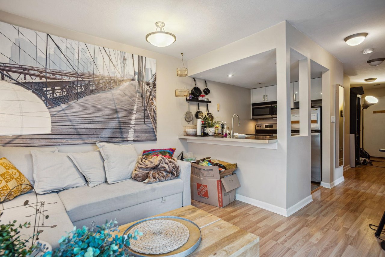 201-2110 Cornwall Avenue, Vancouver
