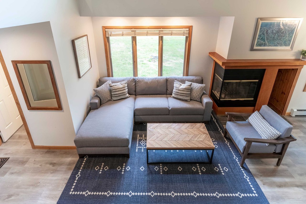 4 bedroom + Loft Forest Ridge Town Home for Ski Season