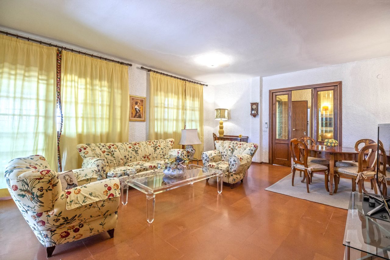 Villa in the Countryside between Sea and City