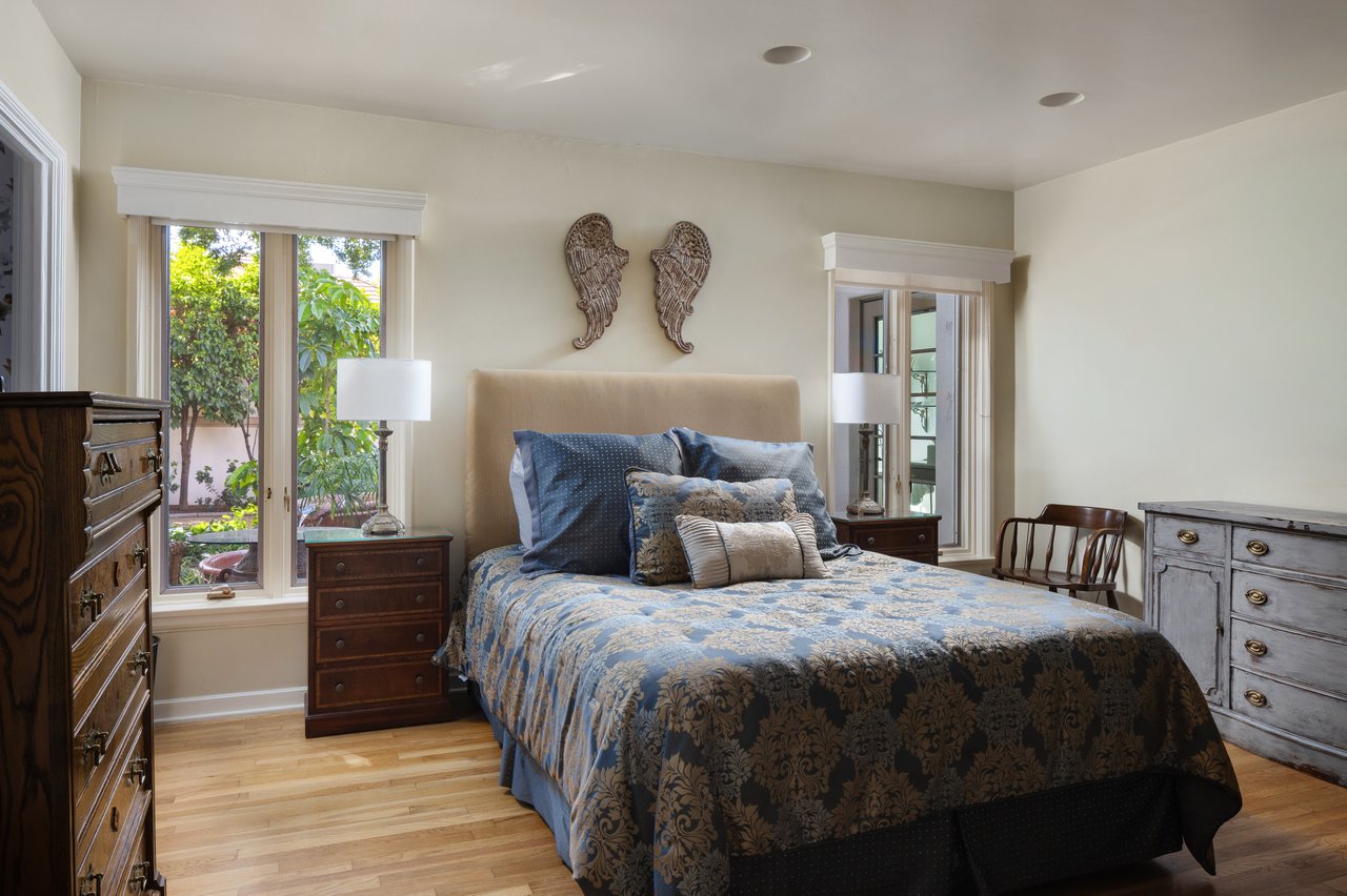 3042 N MANOR Drive E