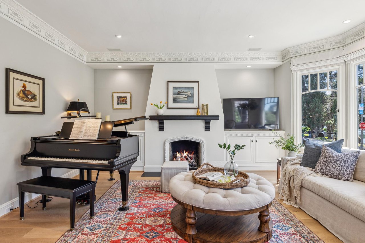 3520 Baker Street