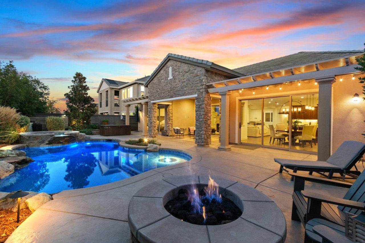 Multiple offers and sold for $30,000 above asking price